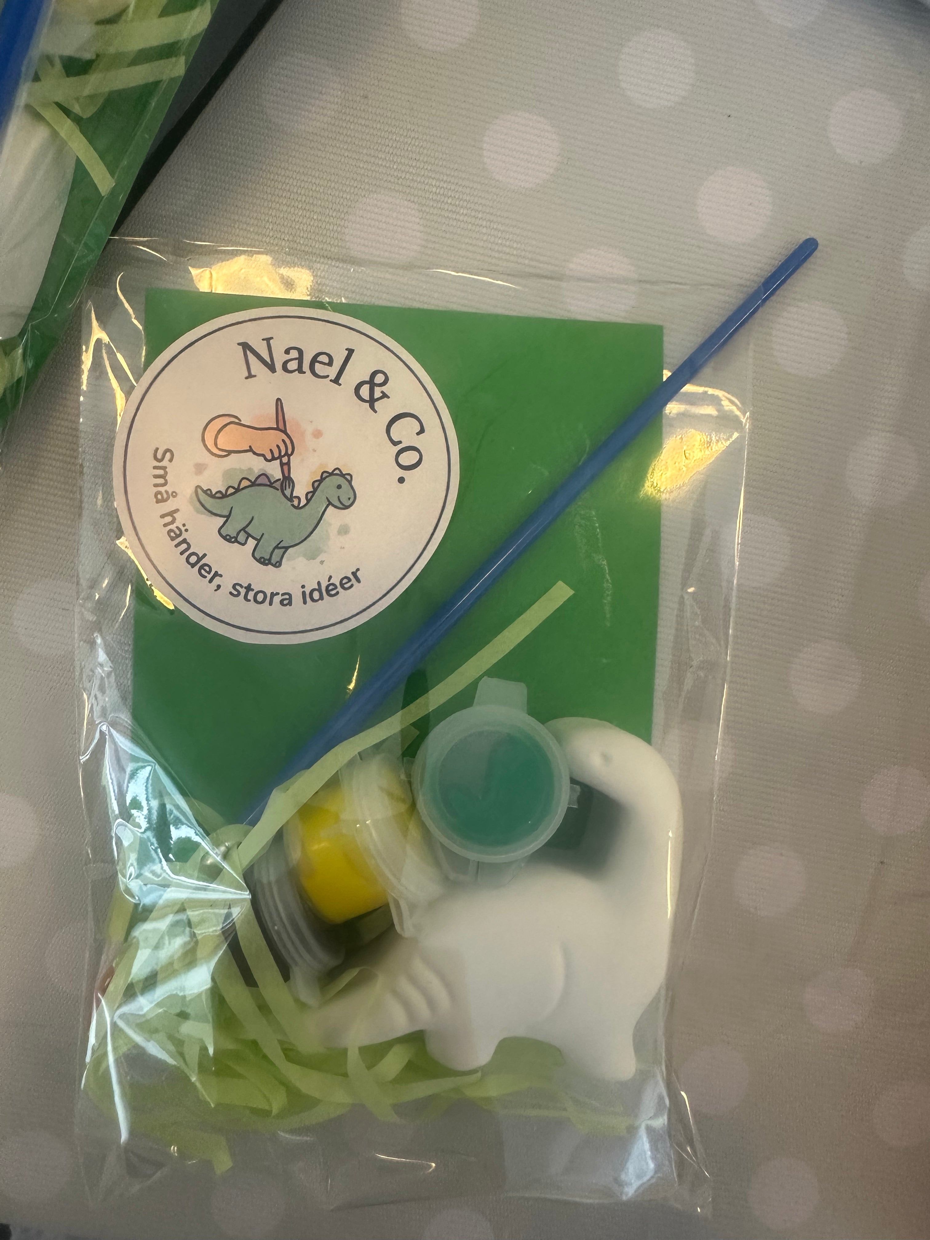 Mini Pysselkit Dinosarie – Måla egna gipsfigurer | Nael & Co.