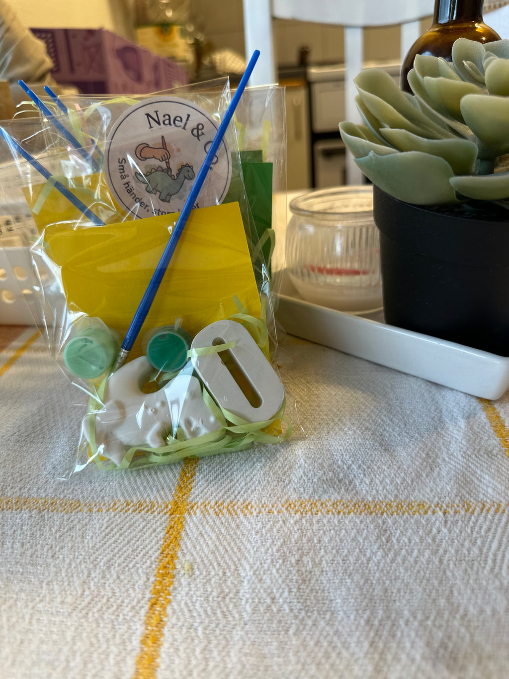 Personligt DIY Pysselkit Bokstav – Måla gipsfigurer | Nael & Co.