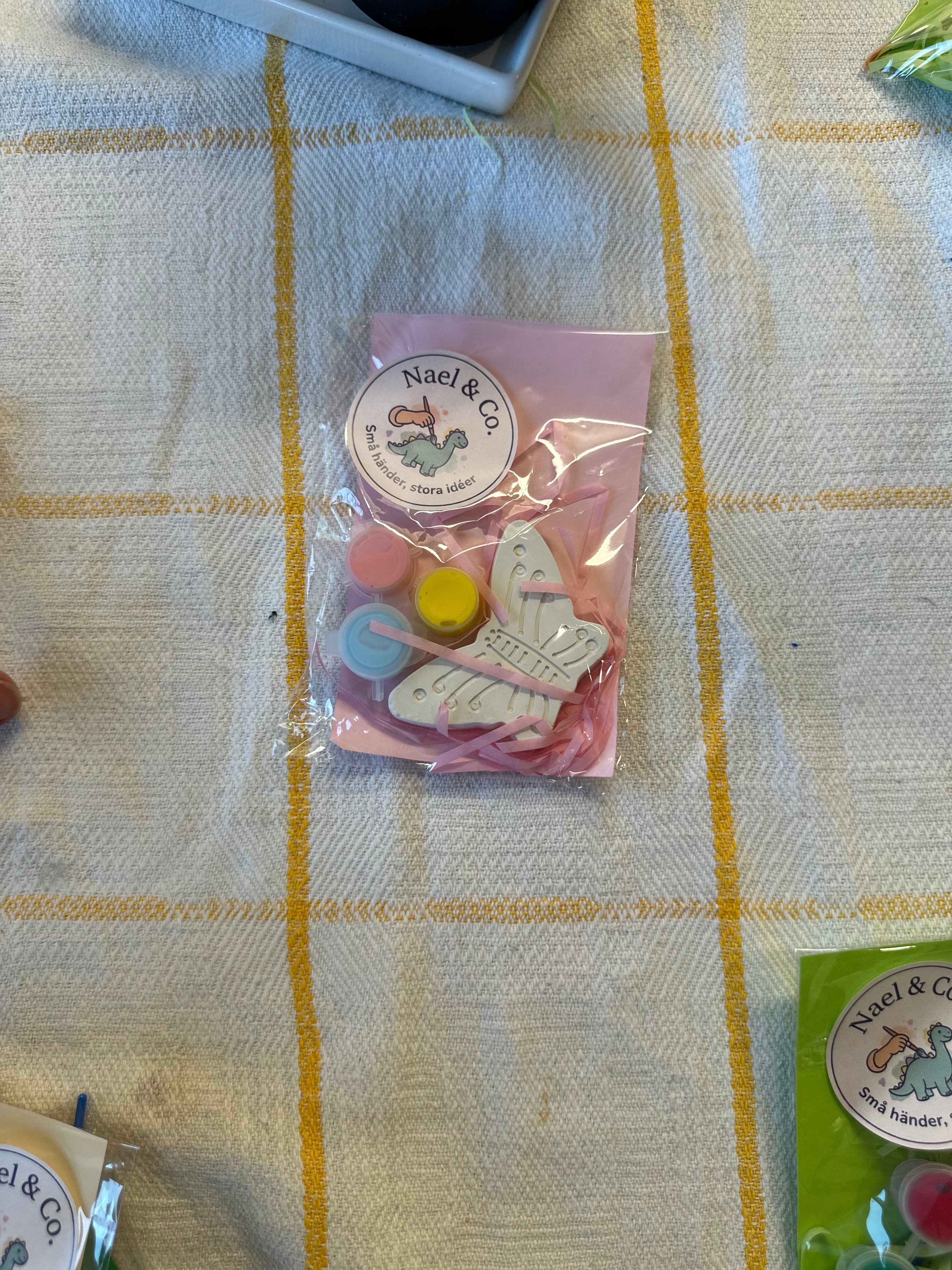 Mini Pysselkit Fjäril – Måla egna gipsfigurer | Nael & Co.