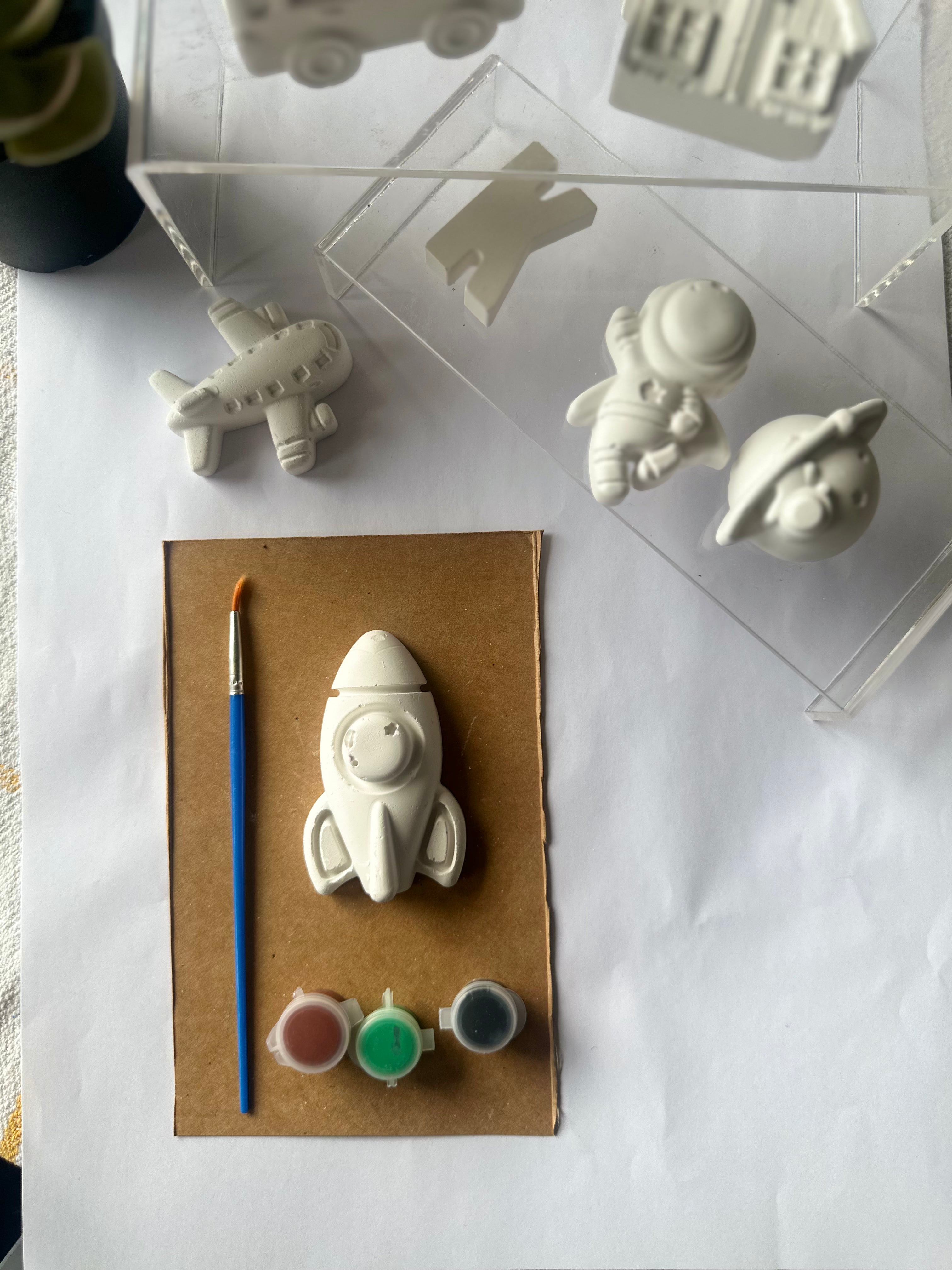 Mini Pysselkit Rymden – Måla egna gipsfigurer | Nael & Co.