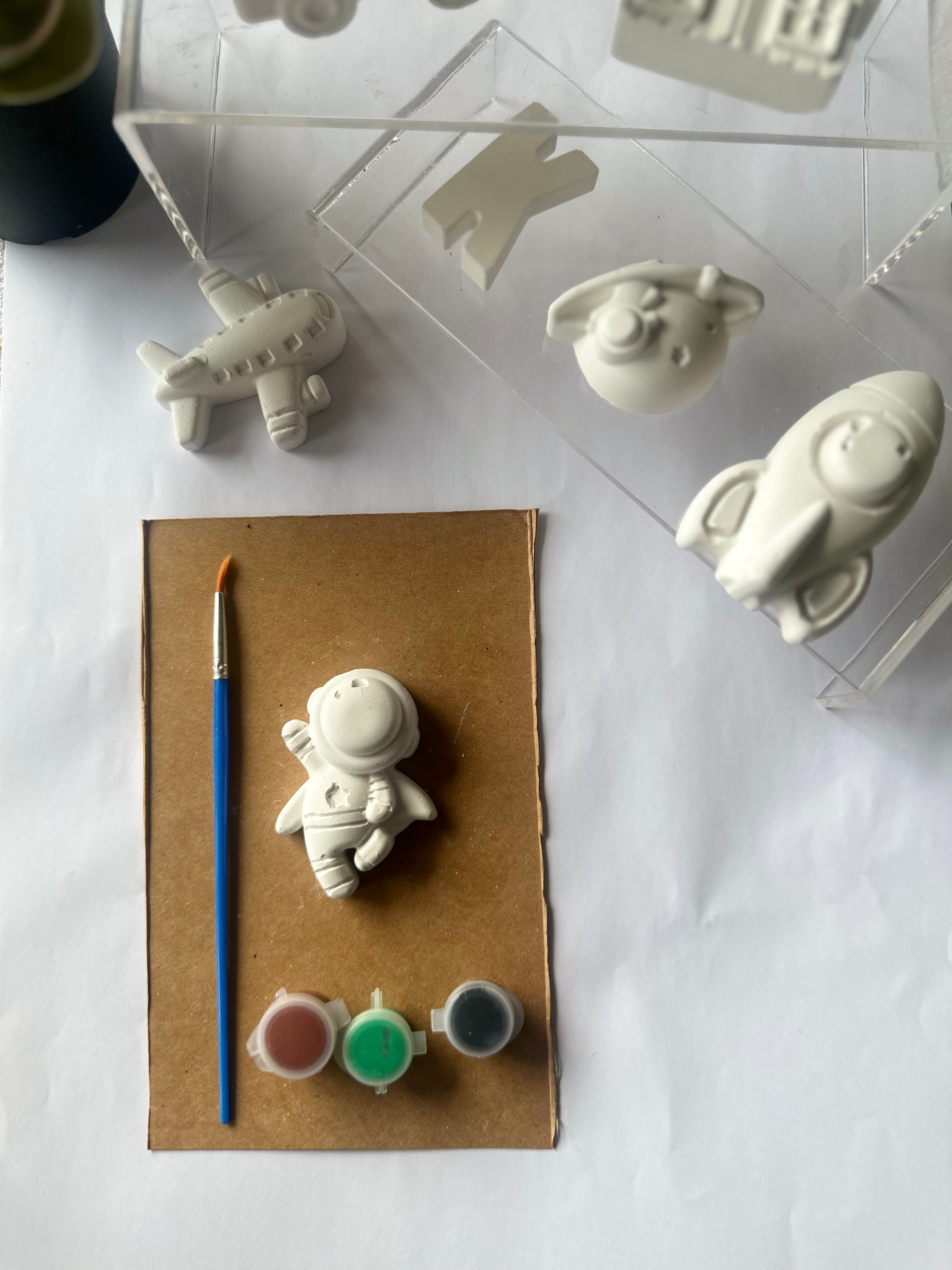 Mini Pysselkit Rymden – Måla egna gipsfigurer | Nael & Co.