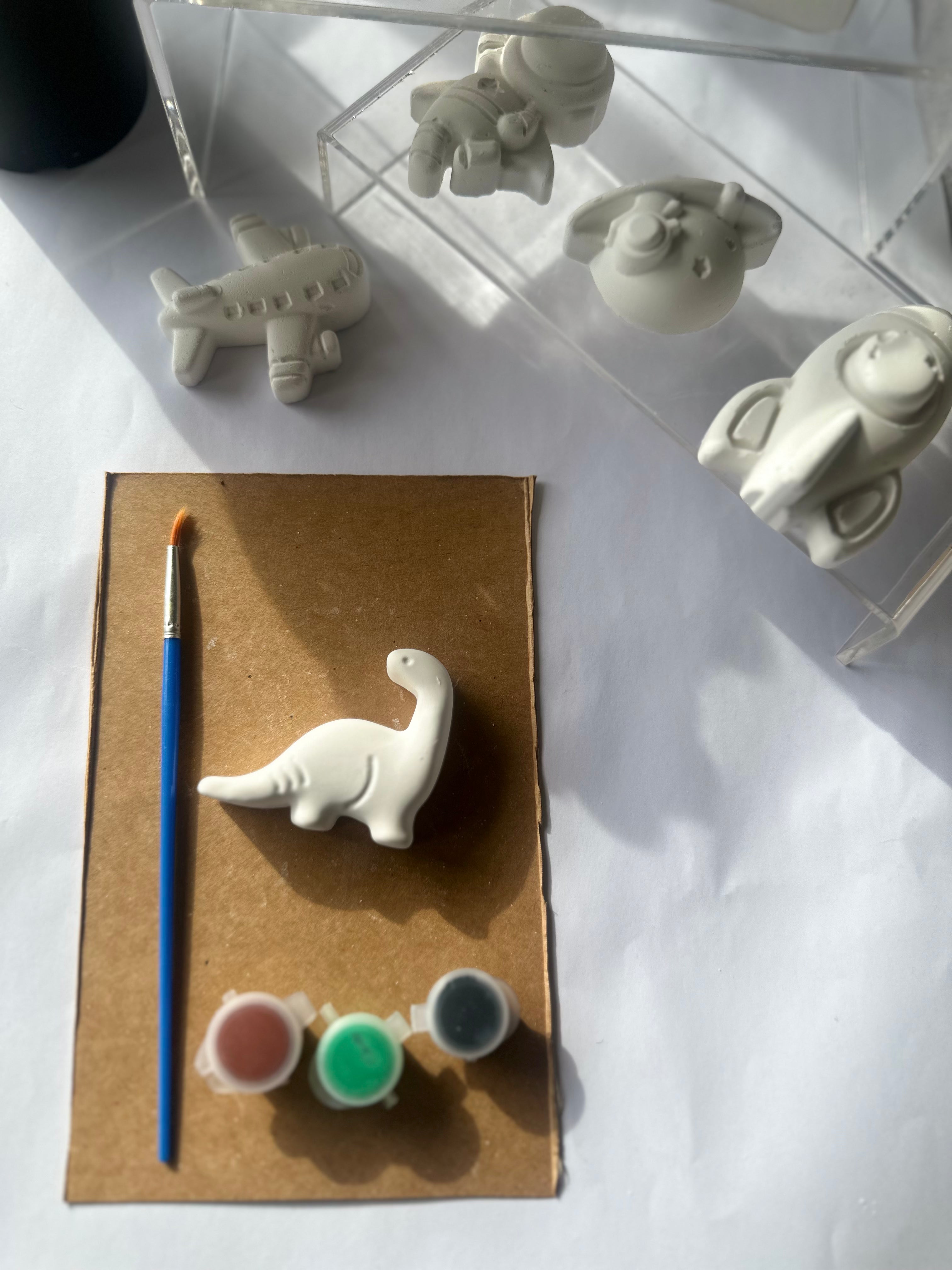 Mini Pysselkit Dinosarie – Måla egna gipsfigurer | Nael & Co.