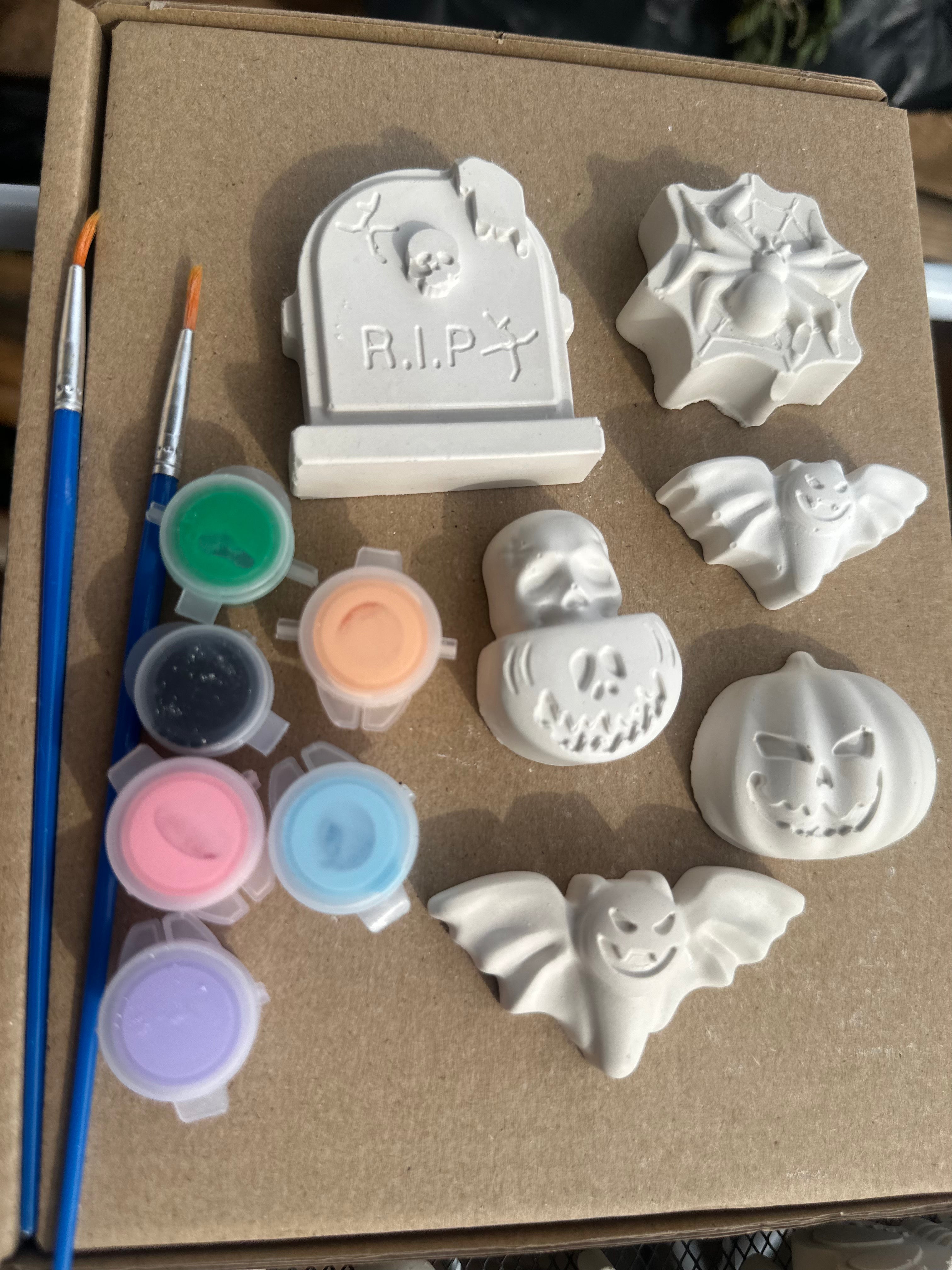 Pysselkit Halloween – Måla egna gipsfigurer | Nael & Co.