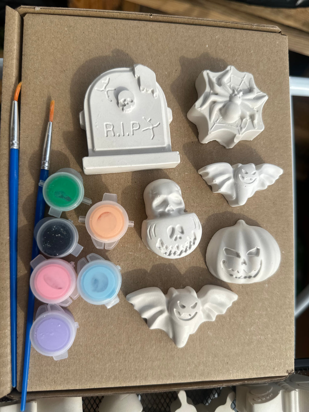 Pysselkit Halloween – Måla egna gipsfigurer | Nael & Co.
